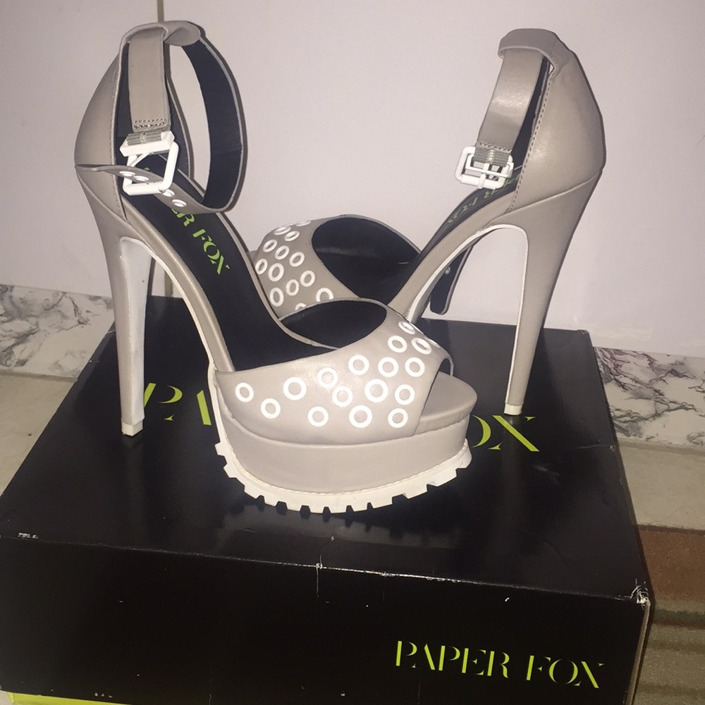 Grey shoes 8.5... never worn